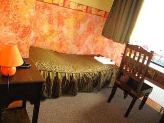 Хостелы Hotelik Korona Рашин Двухместный номер с 2 отдельными кроватями-5