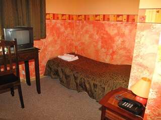 Хостелы Hotelik Korona Рашин Двухместный номер с 2 отдельными кроватями-17