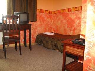 Хостелы Hotelik Korona Рашин Двухместный номер с 2 отдельными кроватями-24