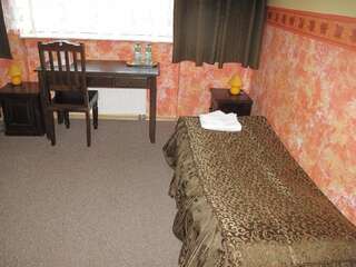 Хостелы Hotelik Korona Рашин Двухместный номер с 2 отдельными кроватями-25